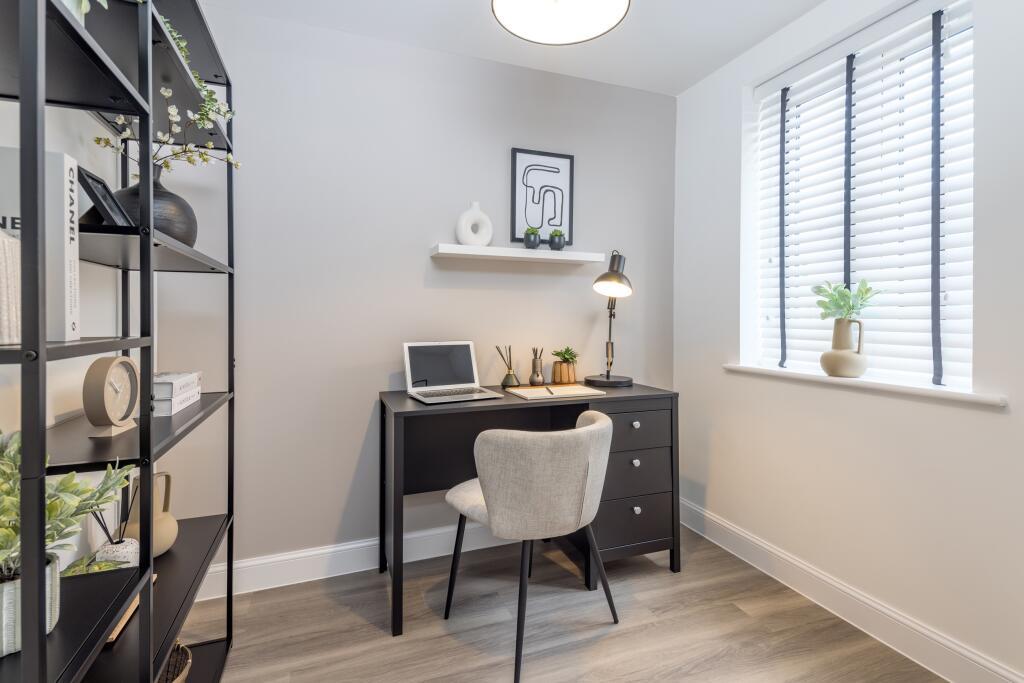 3 bed property in Saxon Way, Great Denham